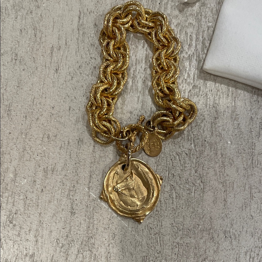 Susan Shaw Gold Medallion Bracelet - Picture 3 of 4